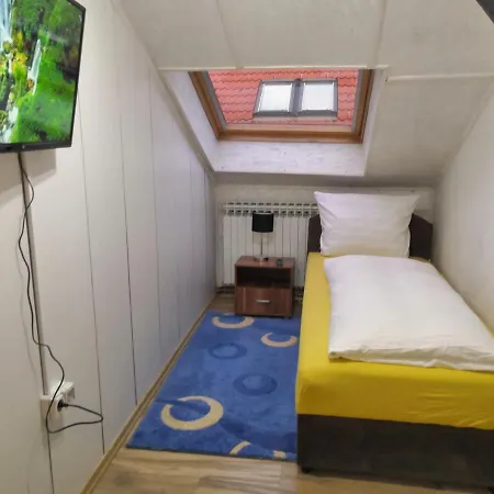 Prime Location In Old Town Apartment *